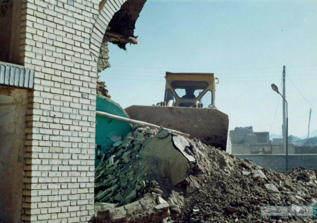 (تصاویر) بازسازی حرم امامزاده حلیمه خاتون (س) کرد در دهه 70 خورشیدی