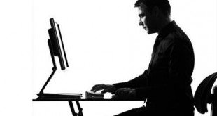 خطرات نشستن زیاد روی صندلی