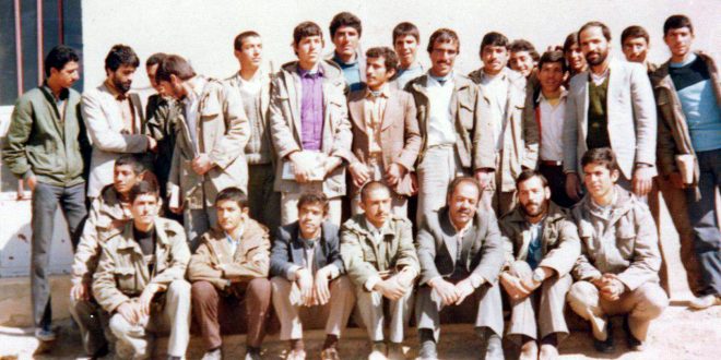 دانش آموزان سال چهارم دبیرستان ابوذر کرکوند در زمستان 1363 خورشیدی