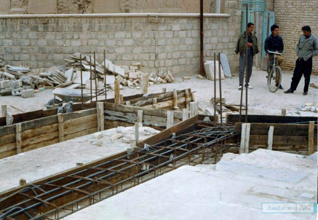 (تصاویر) بازسازی حرم امامزاده حلیمه خاتون (س) کرکوند در دهه 70 خورشیدی